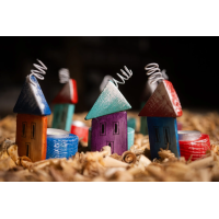 Wooden tealight holder house (random colors)